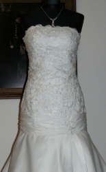 svatební šaty krajkové Monika