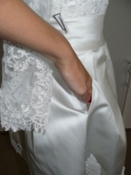 krátké plesové šaty s bolerkem bílé