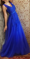 královsky modré společenské šaty krajkové na ramínka tylové
