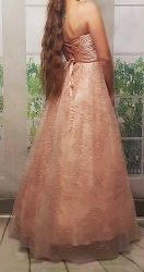 meruňkové třpytivé  zářivé plesové šaty pudrové na ramínka