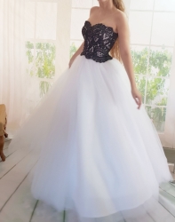  černobílé svatební šaty tylové princeznovské