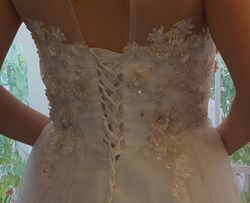 květované tylové smetanové svatební šaty 