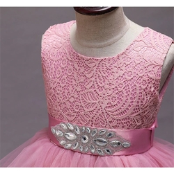 růžové luxusní šaty pro malou družičku Petra