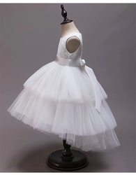 bílé luxusní šaty pro malou družičku Petra  