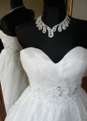 Jiolia svatební šaty