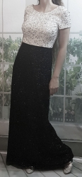 ADRIANNA PAPELL černobílé korálkové společenské šaty na ples