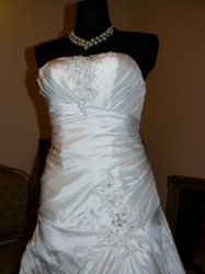 Adonie svatební šaty