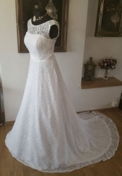 bílé krajkové svatební šaty Terezie