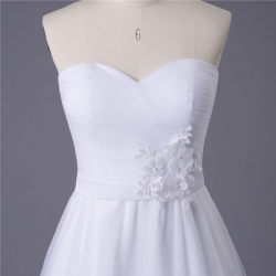 bílé svatební tylové šaty splývavé 