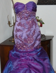 Brode fialové sexy plesové šaty originální šité na míru