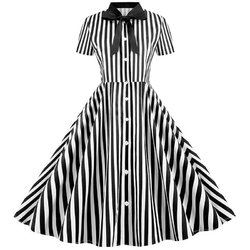  Krátké pruhované černobílé šaty wednesday