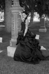 gothic černé plesové nebo svatební šaty
