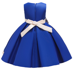 modré luxusní šaty pro malou družičku saténové 