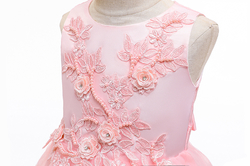 růžové  luxusní šaty pro malou družičku Nela