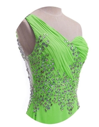 neonově zelené společenské šaty na jedno rameno