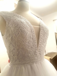 Krajkové svatební šaty bílé tylové 