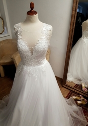   bíle svatební šaty Emma