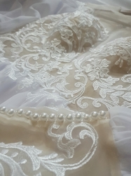svatební šaty bílé s rukávy Bella