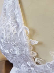 bílé svatební šaty šifonové na ramínka pro baculky