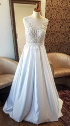  bílé něžné saténové svatební šaty 