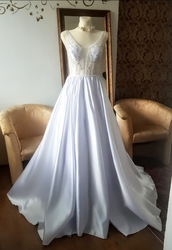   Svatební šaty vyšívané korálky Monika