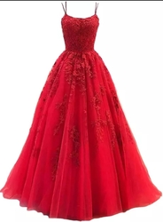 Červené plesové večerní krajkové šaty