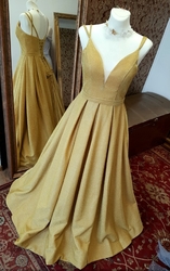 třpytivé zlaté plesové sexy zářivé šaty 