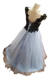 Modročerné plesové šaty