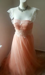 Meruňkové červánkové pastelové plesové či svatební šaty  se spadlými ramínky 
