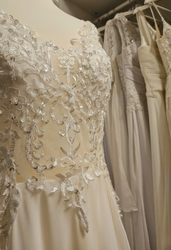 Ivory svatební šaty na ramínka smetanové s krajkou