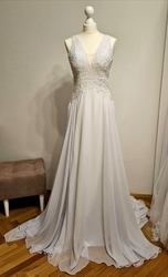 Boho bílé svatební šaty s holými zády