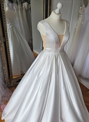 Saténové smetanové svatební šaty Sola