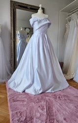 Hladké saténové svatební šaty bílé Pellia