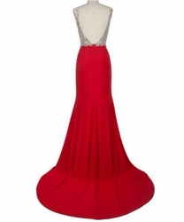 sexy červené společenské šaty s rozparkem a holými zády plesové