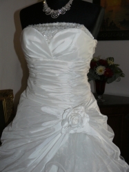 svatební šaty - 2 PEG