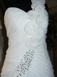 svatební šaty antické Yvettey
