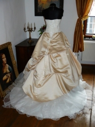 svatební šaty Bizante