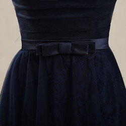 tmavě modré společenské šaty s krajkou na ples
