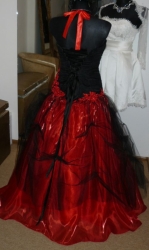 Vampiresa plesové šaty červenočerné