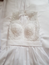  svatební šaty bílé s holými zády