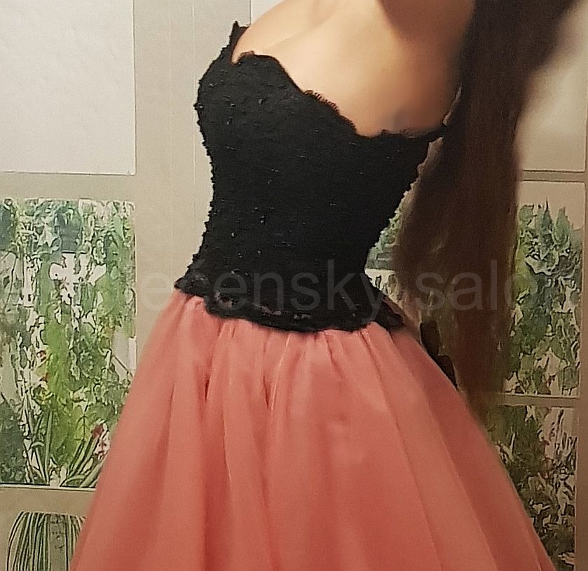 červánkové růžovočerné plesové šaty 