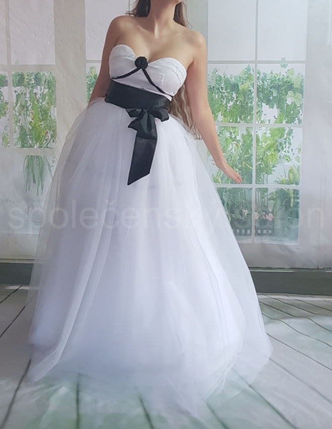 černobílé svatební či plesové šaty dvoudílné  