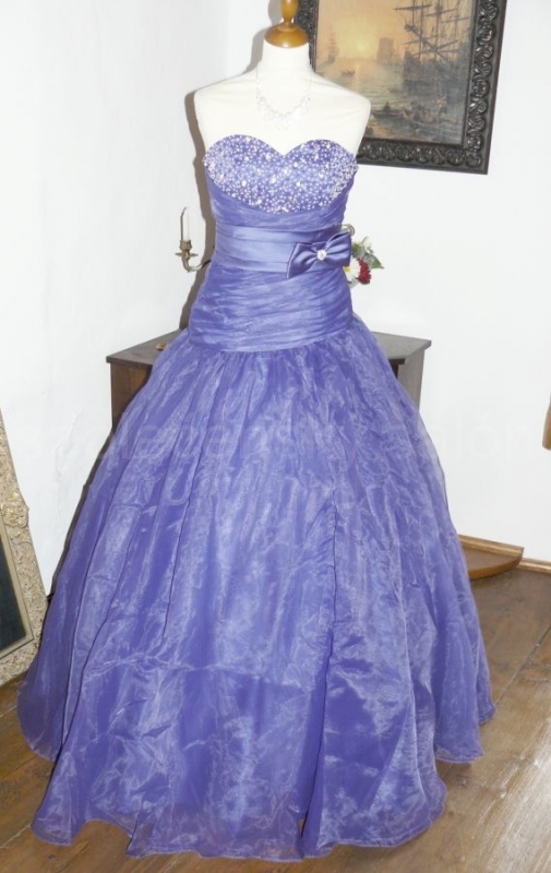 Agenera fialové šaty na maturtiní ples 