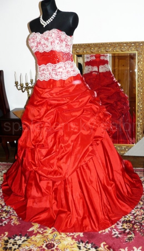 Asenala plesové červené šaty 