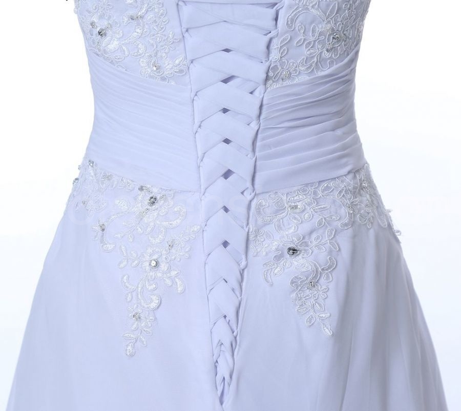 bílé svatební šaty na ramínka s krajkou