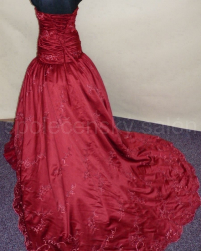 bordó luxusní plesové šaty Yvettey