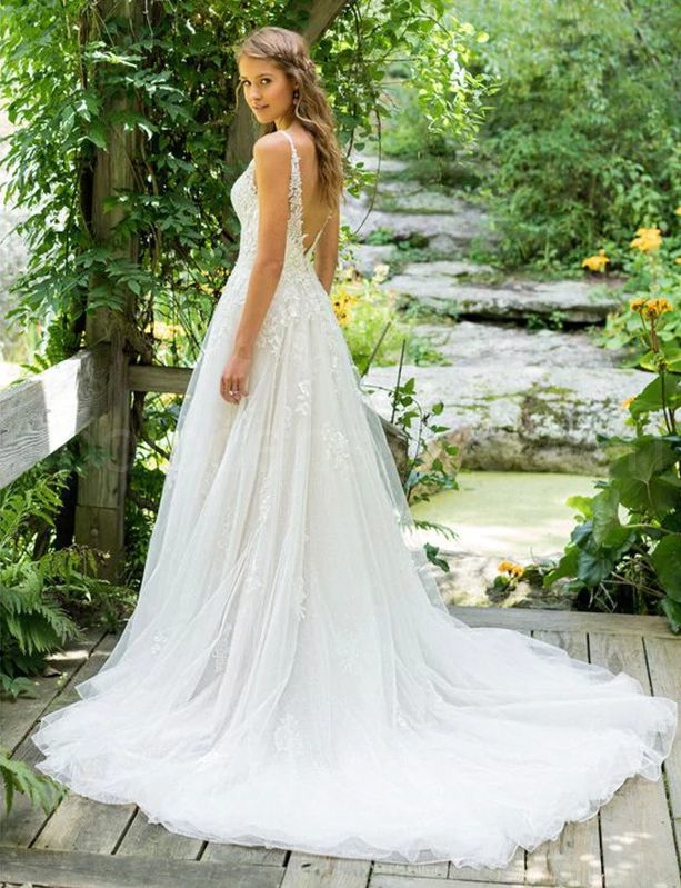 z bílé svatební šaty Klára