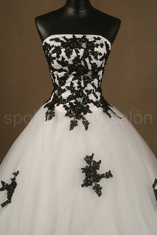 Ina černobílé svatební šaty