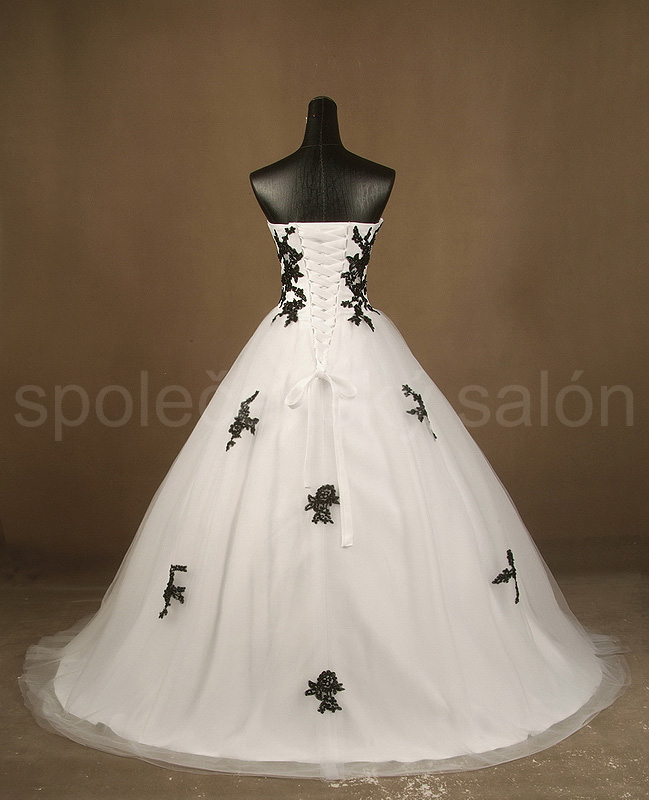 Ina černobílé svatební šaty
