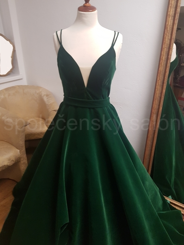   zelené plesové šaty sametové Scarlett
